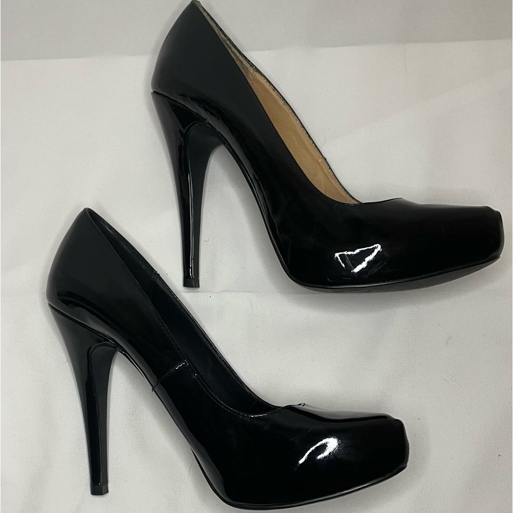 Michael Michael Kors Black Patent Pumps 7M